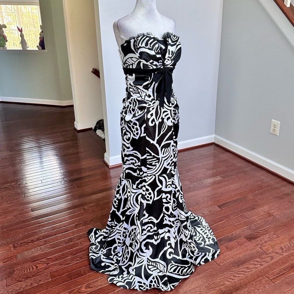 XSCAPE Black White Ruched Sides Sexy Floral Pattern Lace Detail Gown Dress - Picture 2 of 12